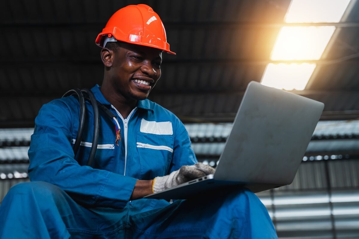 Technicien Tcherien sur site industriel